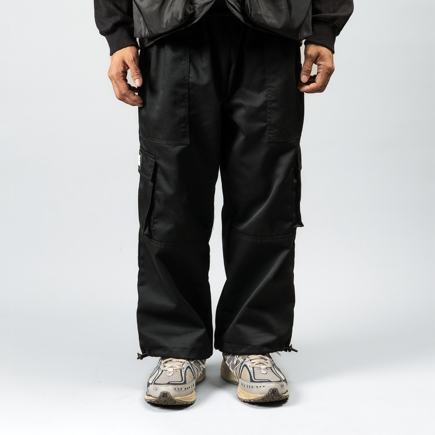 Throw up Cargo Parachute Pants (Black)