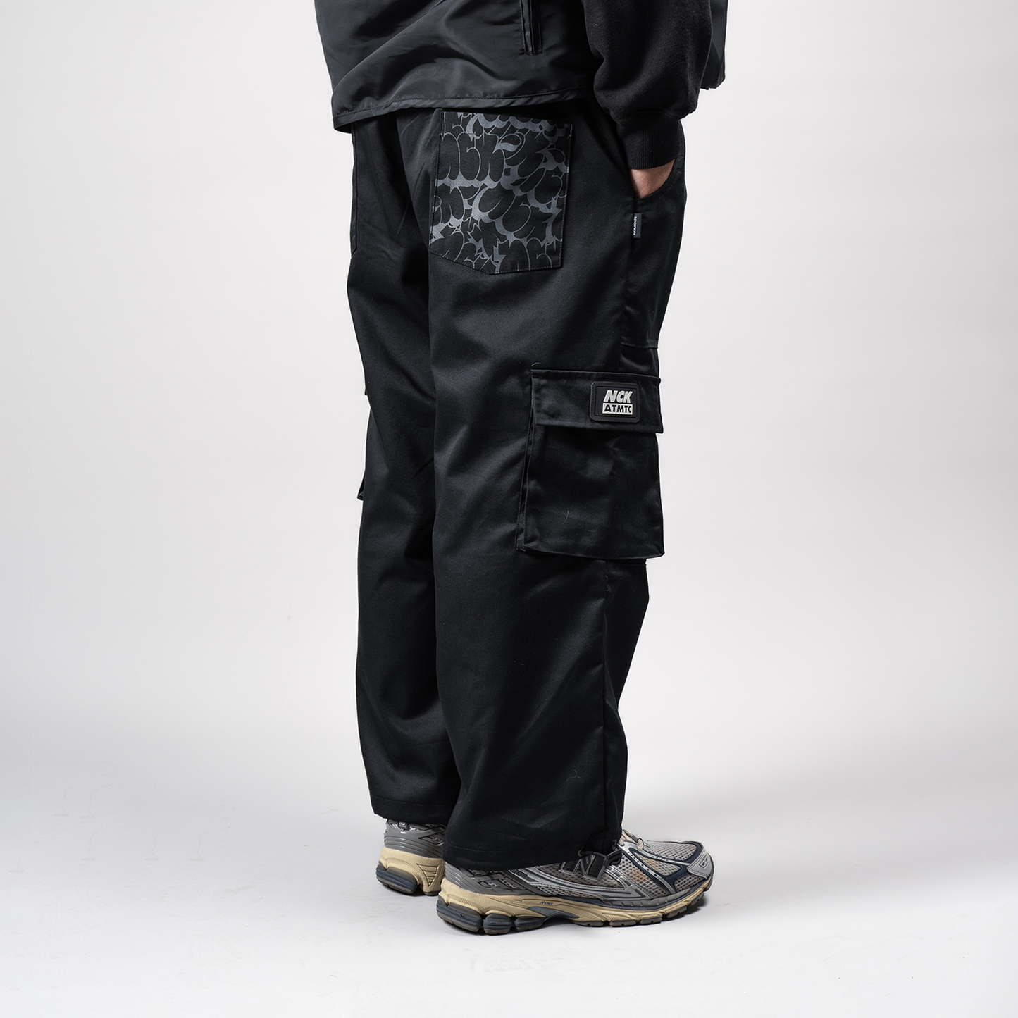 Throw up Cargo Parachute Pants (Black)